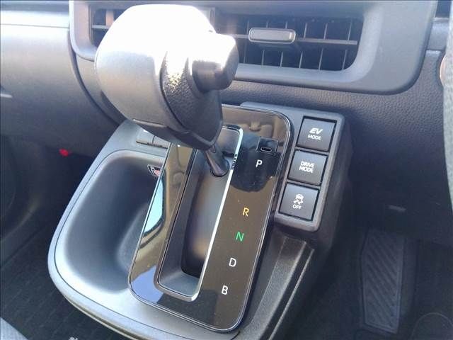 TOYOTA SIENTA HYBRID 2023