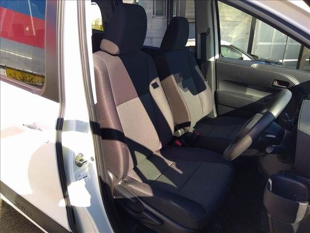 TOYOTA SIENTA HYBRID 2023