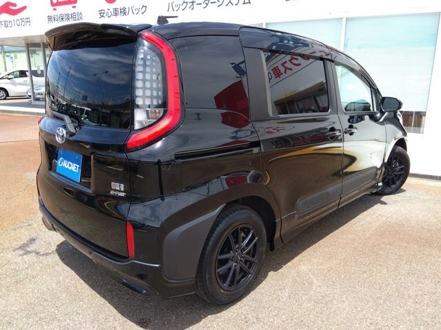 TOYOTA SIENTA HYBRID 2023