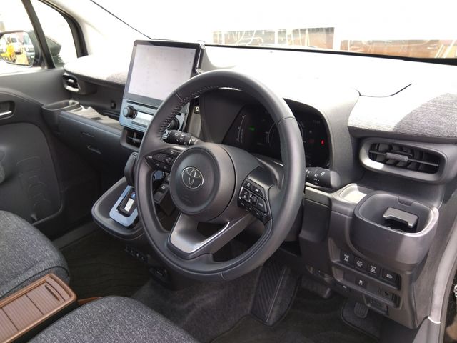 TOYOTA SIENTA HYBRID 2023