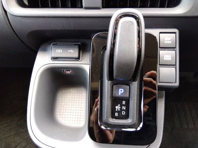 TOYOTA SIENTA HYBRID 2023