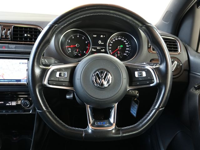 VOLKSWAGEN VOLKSWAGEN POLO 2016