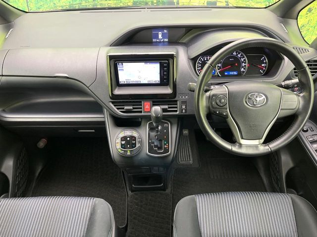 TOYOTA VOXY 2014