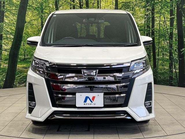 TOYOTA NOAH 2017