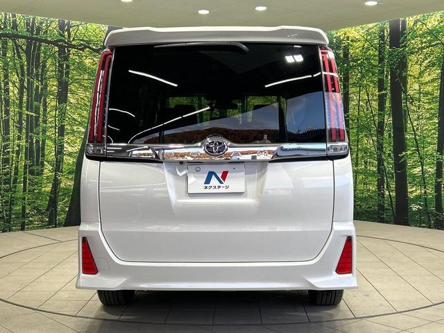 TOYOTA NOAH 2017