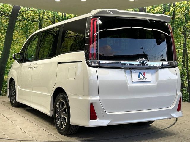 TOYOTA NOAH 2017