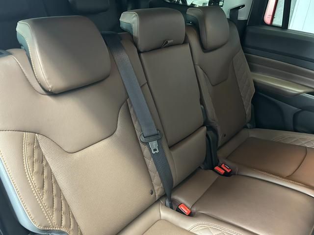 JEEP JEEP COMMANDER 2023