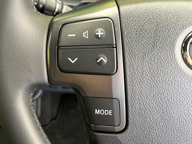 TOYOTA HIACE van 4WD 2025