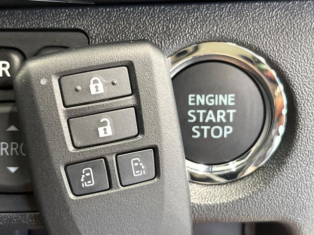 TOYOTA HIACE van 4WD 2025