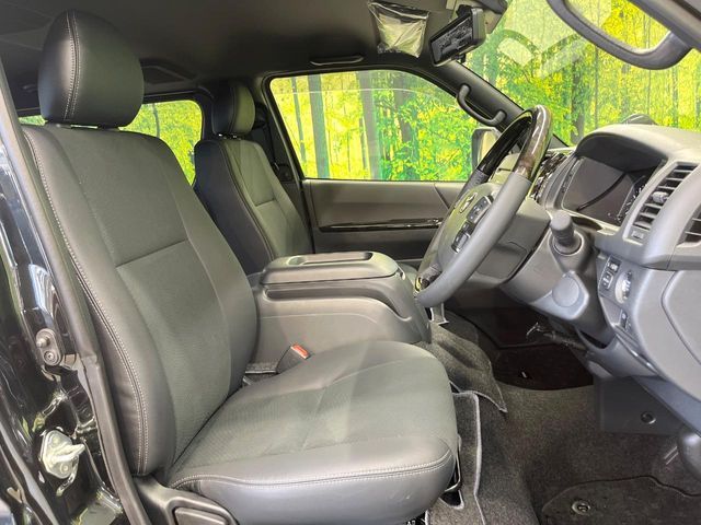 TOYOTA HIACE van 4WD 2025