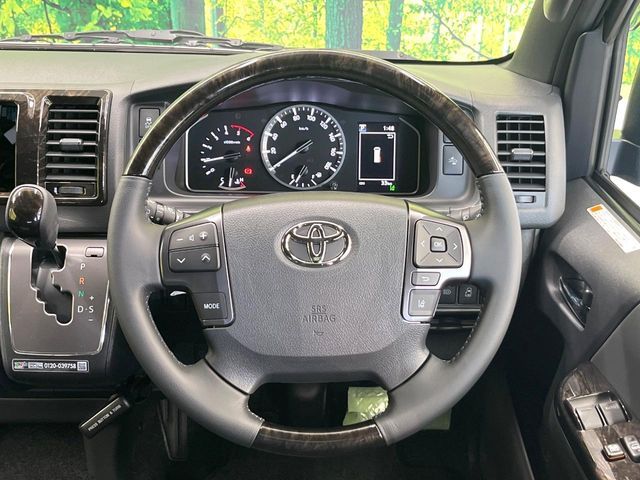 TOYOTA HIACE van 4WD 2025