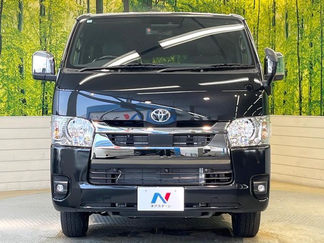 TOYOTA HIACE van 4WD 2025