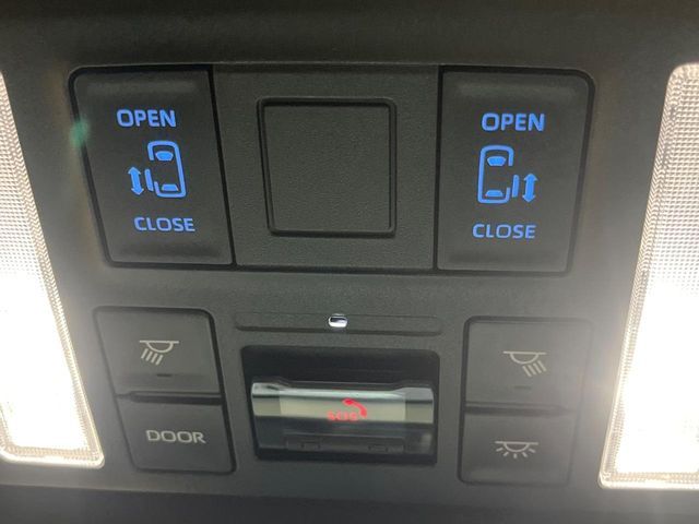 TOYOTA VOXY HYBRID 2023