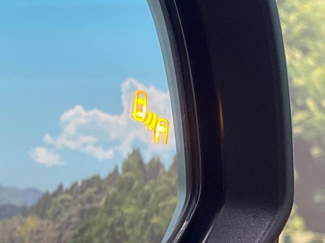 TOYOTA VOXY HYBRID 2023