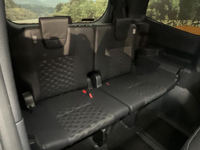 TOYOTA VOXY HYBRID 2023