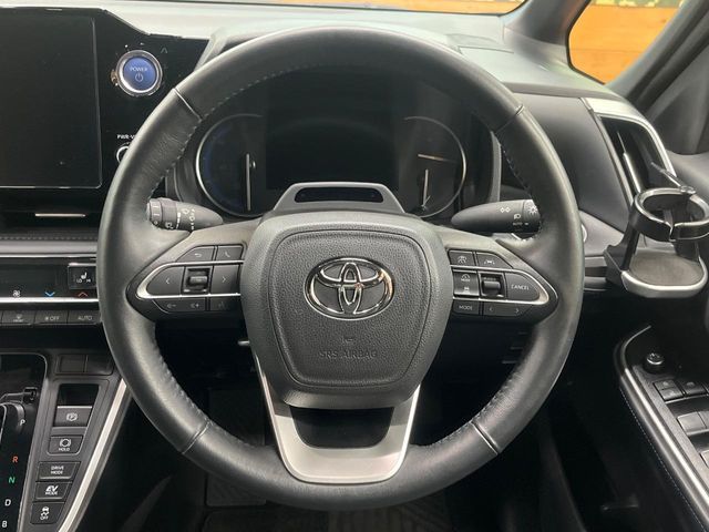 TOYOTA VOXY HYBRID 2023