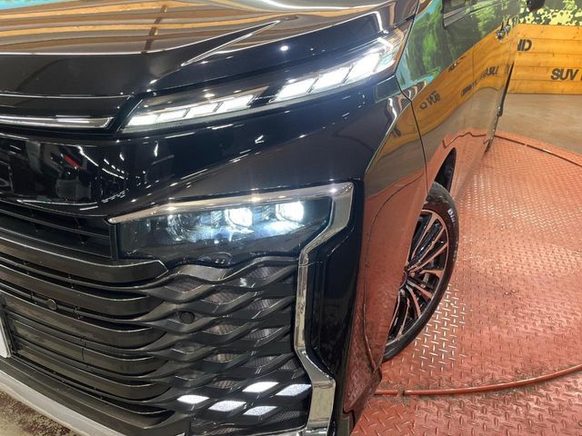 TOYOTA VOXY HYBRID 2023