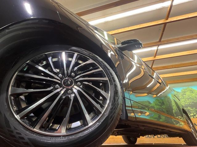 TOYOTA VOXY HYBRID 2023