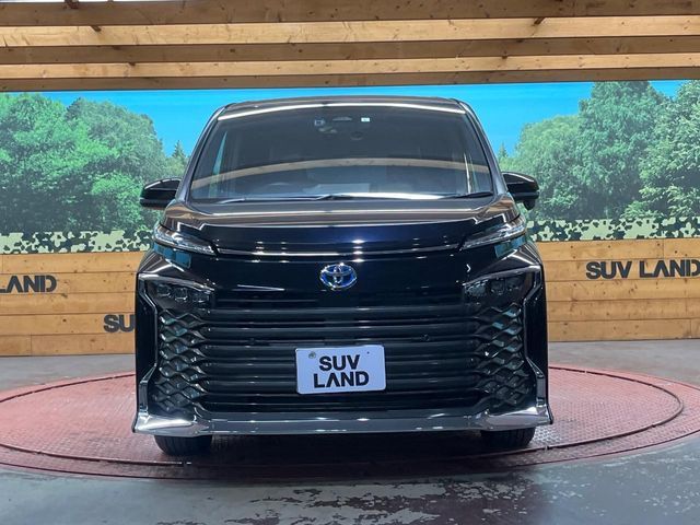 TOYOTA VOXY HYBRID 2023