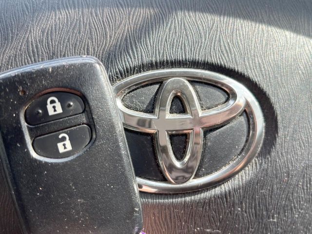 TOYOTA PRIUS 2011