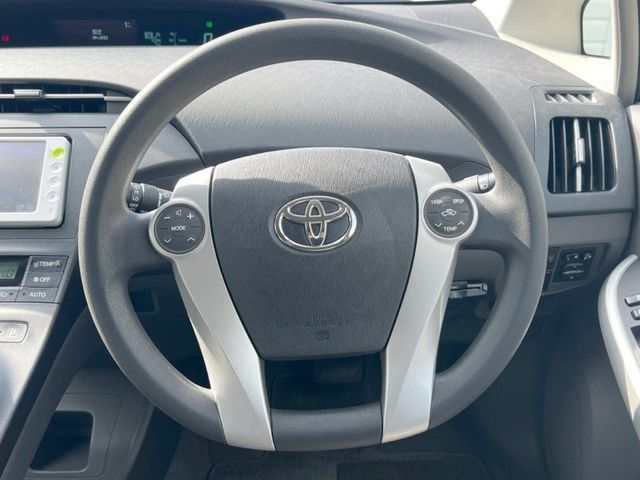TOYOTA PRIUS 2011