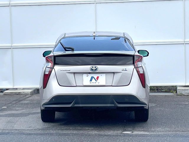 TOYOTA PRIUS 2016