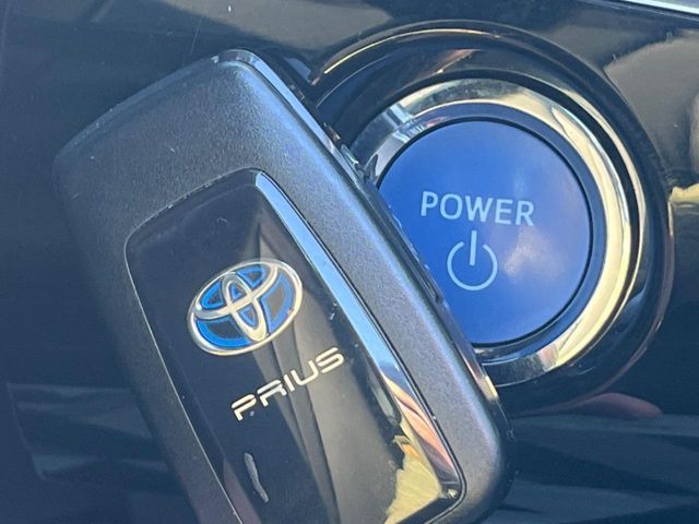 TOYOTA PRIUS 2019