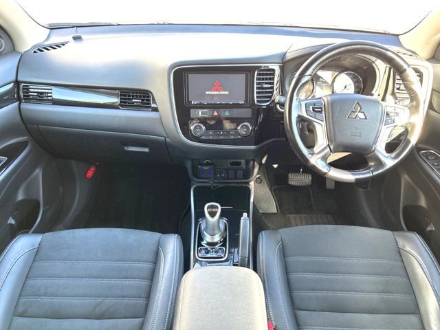 MITSUBISHI OUTLANDER PHEV 2016