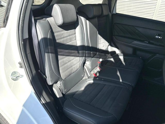 MITSUBISHI OUTLANDER PHEV 2016