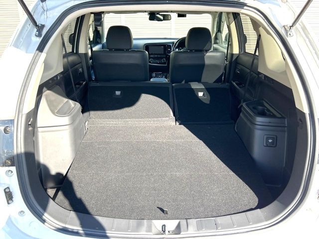 MITSUBISHI OUTLANDER PHEV 2016