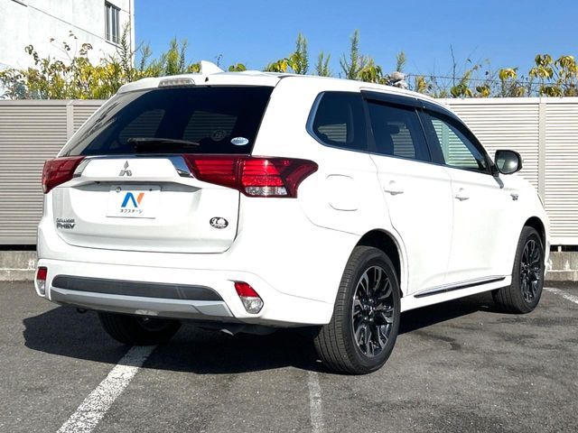 MITSUBISHI OUTLANDER PHEV 2016