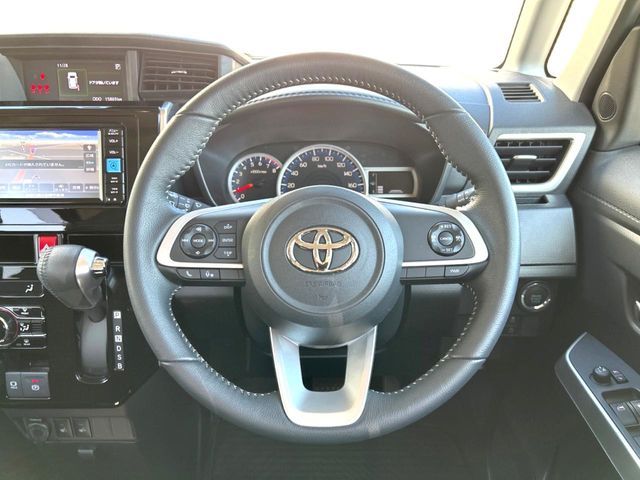 TOYOTA ROOMY 2023