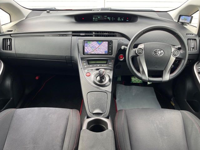 TOYOTA PRIUS 2012