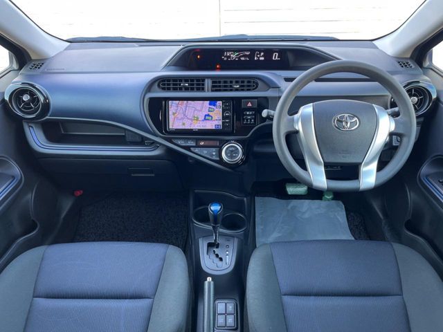 TOYOTA AQUA 2015
