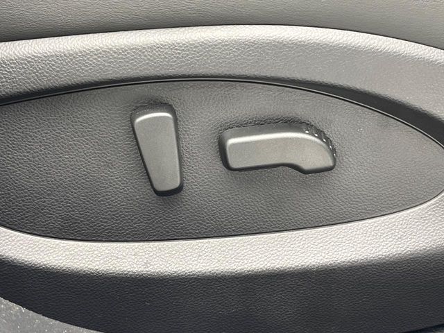 NISSAN SKYLINE CROSSOVER 4WD 2010