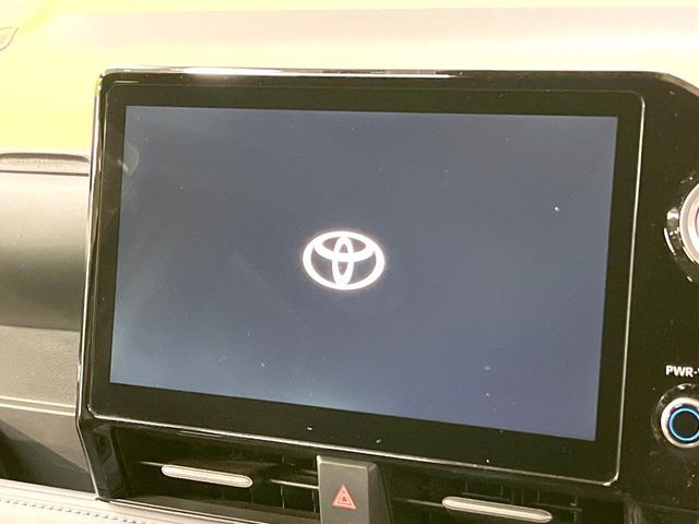 TOYOTA VOXY HYBRID 2022