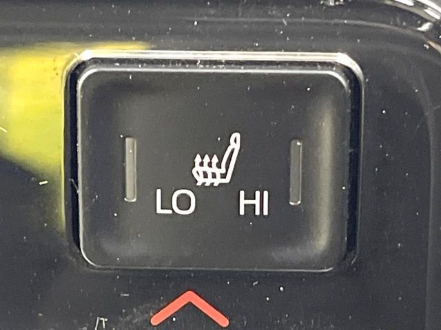 TOYOTA VOXY HYBRID 2022