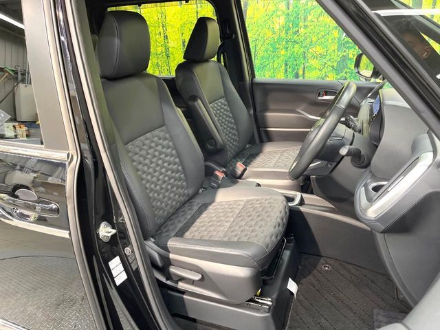 TOYOTA VOXY HYBRID 2022