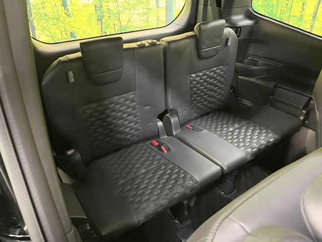 TOYOTA VOXY HYBRID 2022