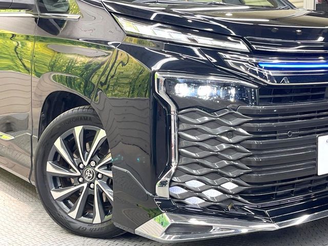 TOYOTA VOXY HYBRID 2022