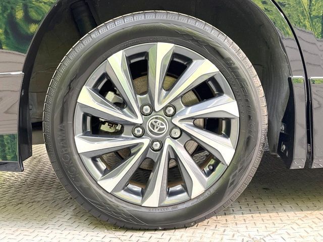 TOYOTA VOXY HYBRID 2022