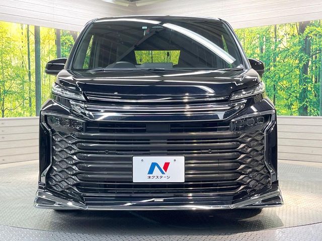 TOYOTA VOXY HYBRID 2022