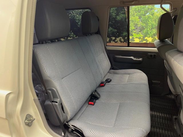 TOYOTA LANDCRUISER van 2015