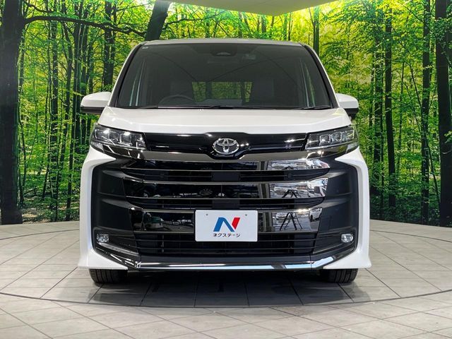 TOYOTA NOAH 2025