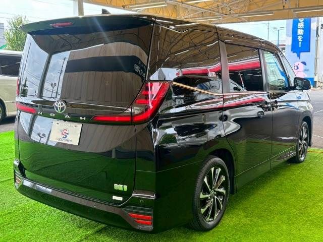 TOYOTA NOAH HYBRID 2022