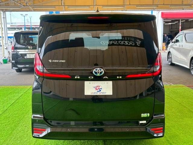 TOYOTA NOAH HYBRID 2022