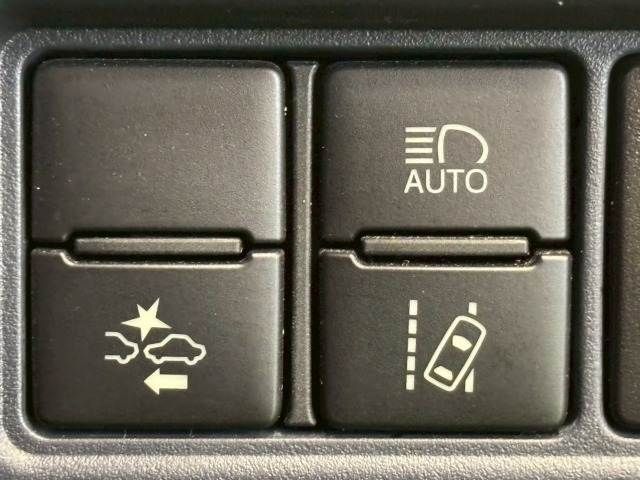 TOYOTA VOXY HYBRID 2016