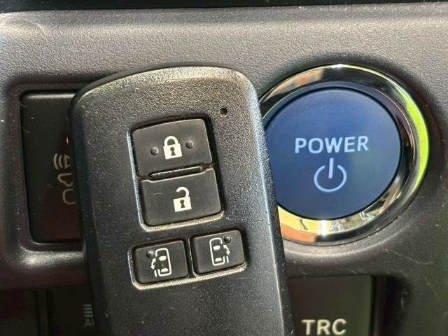 TOYOTA VOXY HYBRID 2016