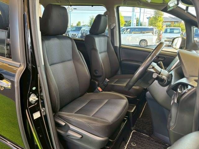 TOYOTA VOXY HYBRID 2016