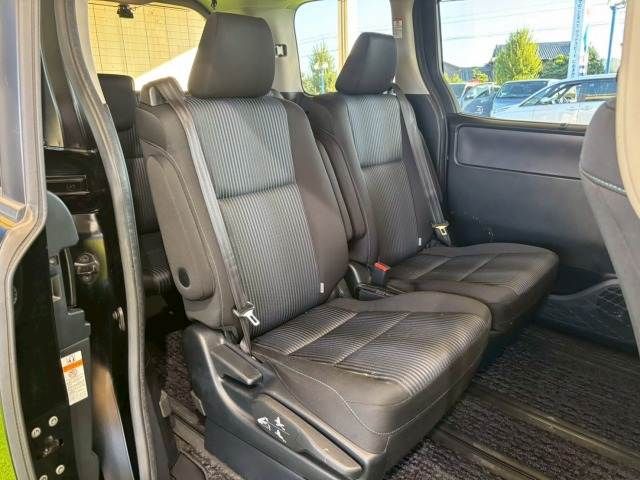 TOYOTA VOXY HYBRID 2016